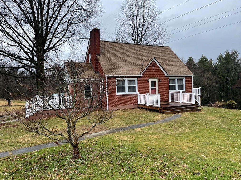 584 Beech Hills Rd, Greensburg, PA 15601-6928