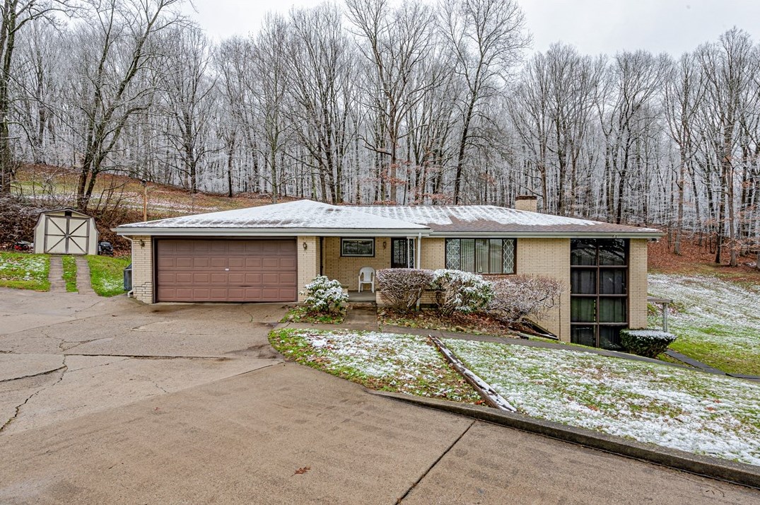 565 Upper Middletown Rd, Smock, PA 15480