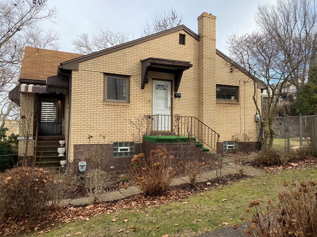 720 E 9th Ave, Whitaker, PA 15120