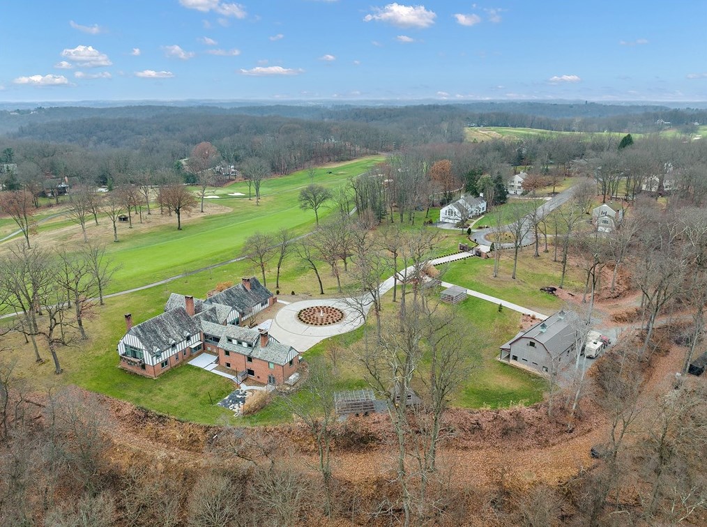 135 Fox Hill Dr, Sewickley, PA 15143