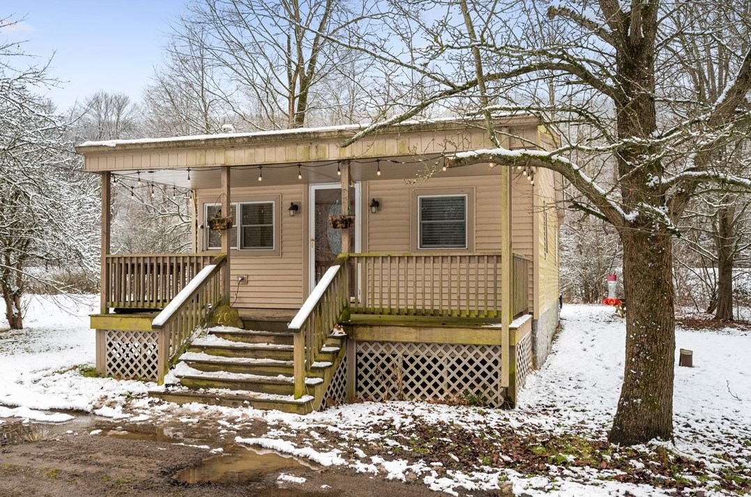 202 Eidenau Rd, Zelienople, PA 16063-3302