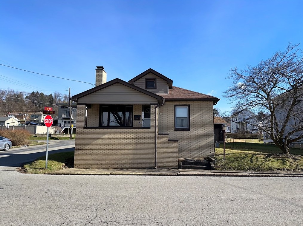 294 N 18th Ave, New Brighton, PA 15066