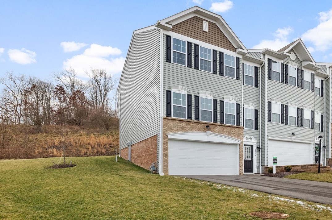 2858 Canterbury Dr North, Imperial, PA 15126