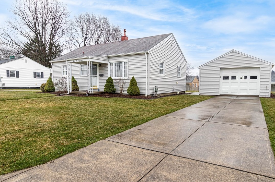 2648 Norma Dr, New Kensington, PA 15068