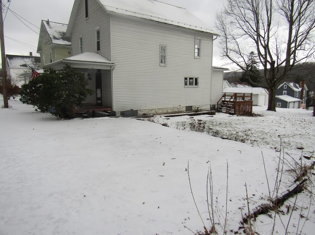 526 Leora Ave, Rockwood, PA 15557