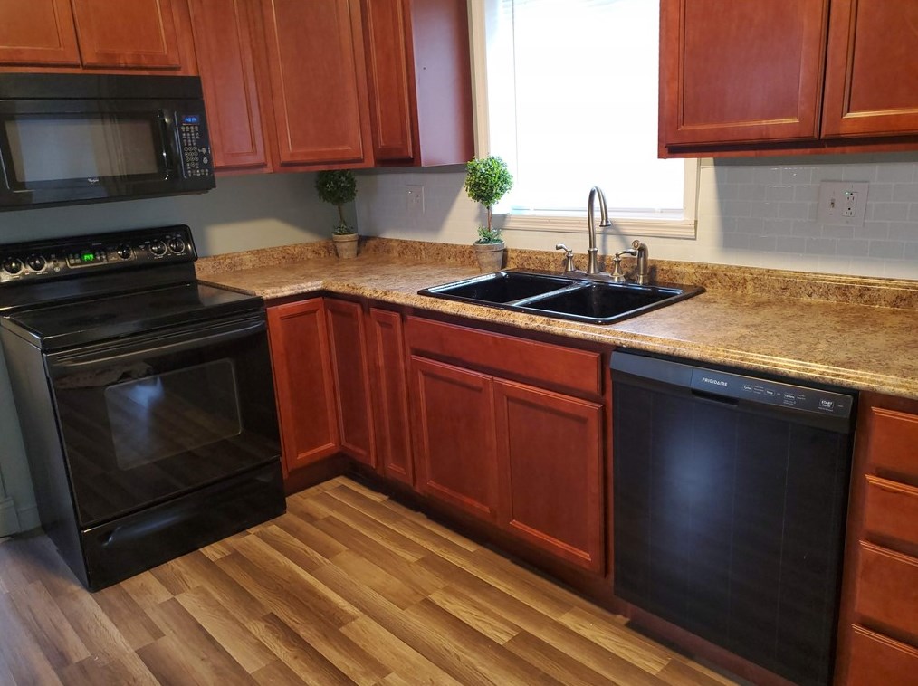 384 Stambaugh Ave, Hermitage, PA 16146
