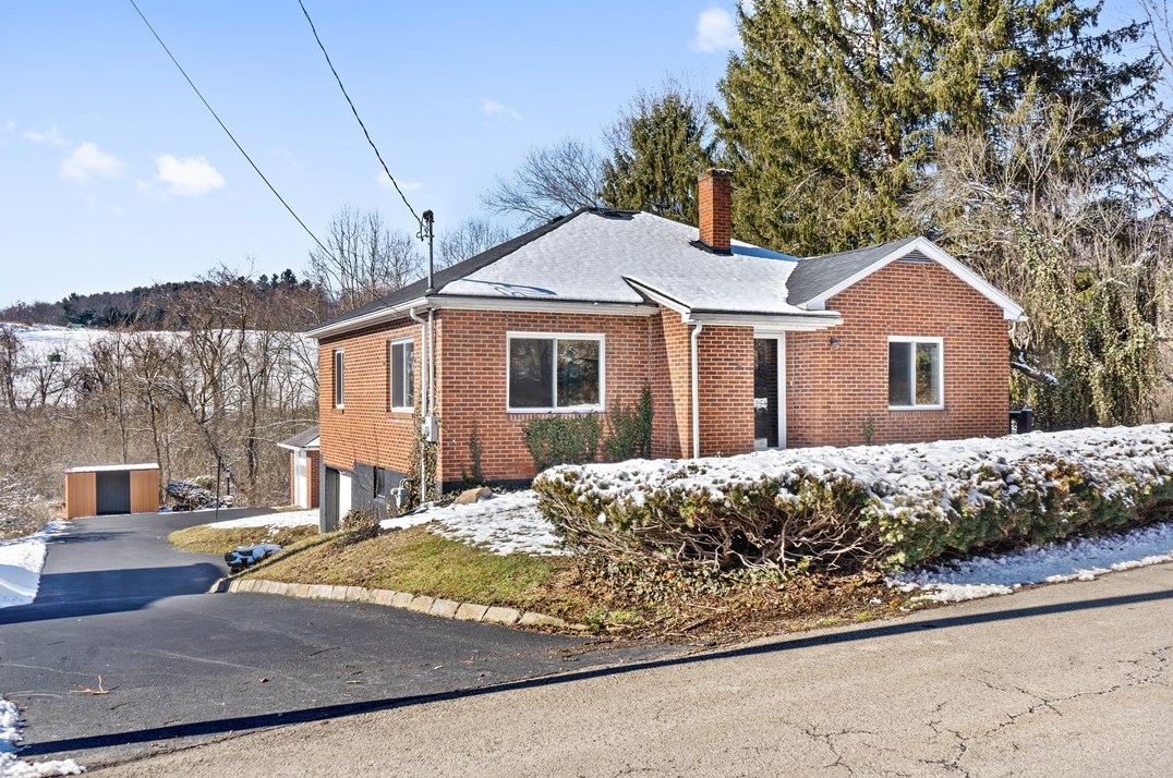 147 College Ave, Lamberton, PA 15458