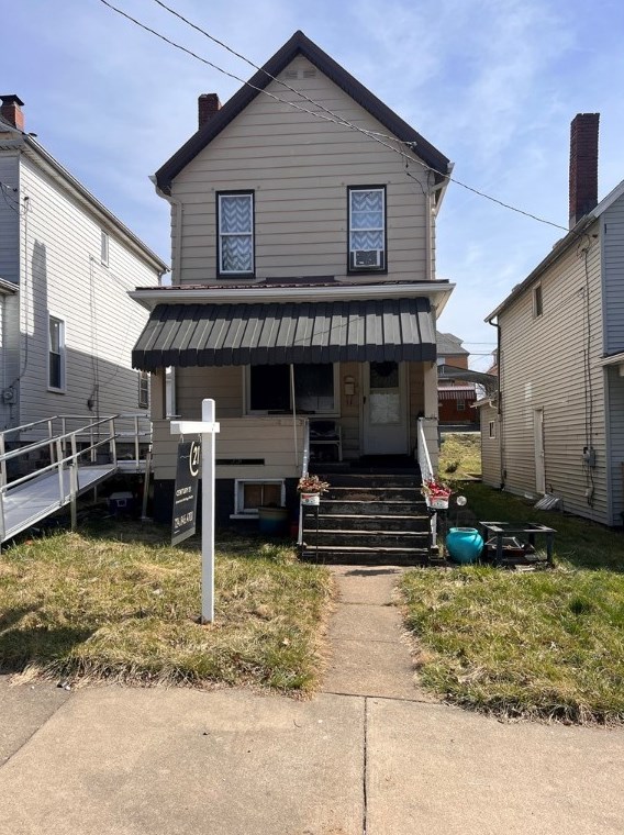 526 Ridge Ave, New Kensington, PA 15068-5512