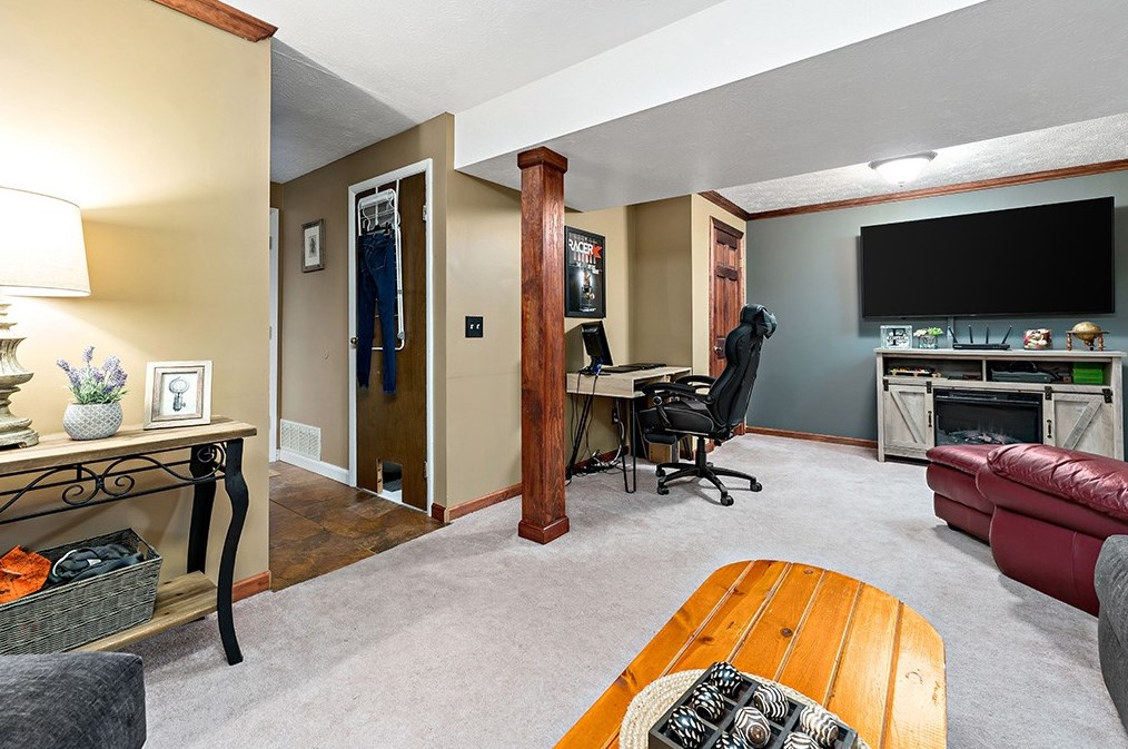 1380 Beau St, Washington PA  15301-9509 exterior