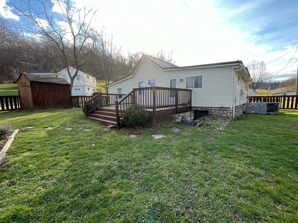 398 Sugar Run Rd, Waynesburg, PA 15370-3634