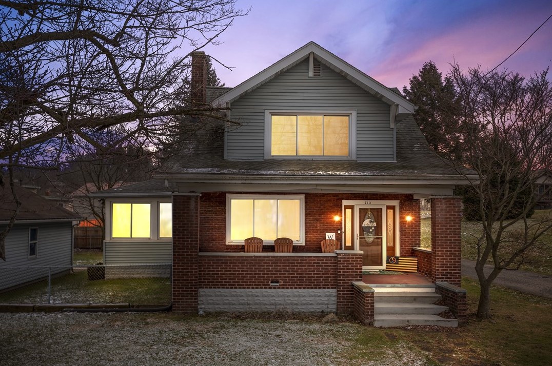 713 Old Zelienople Rd, Ellwood City, PA 16117