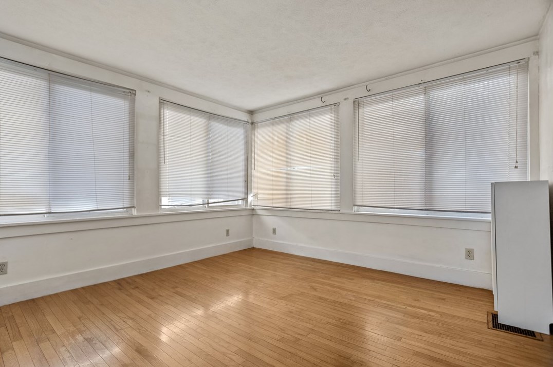 713 Old Zelienople Rd, Ellwood City PA  16117-4149 exterior