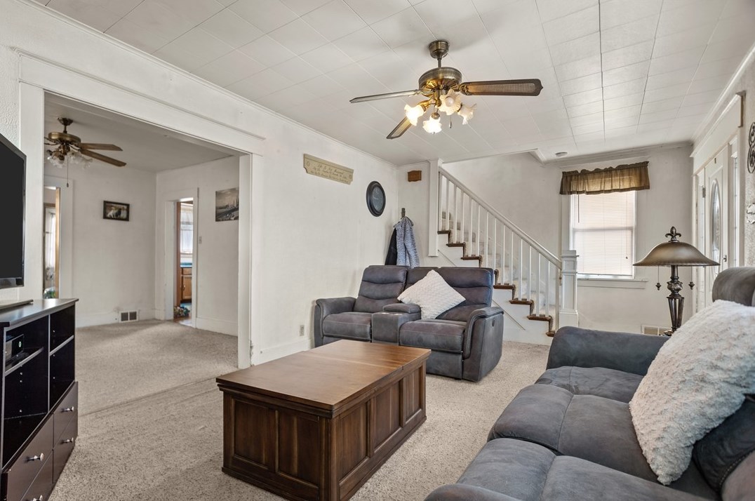 713 Old Zelienople Rd, Ellwood City PA  16117-4149 exterior