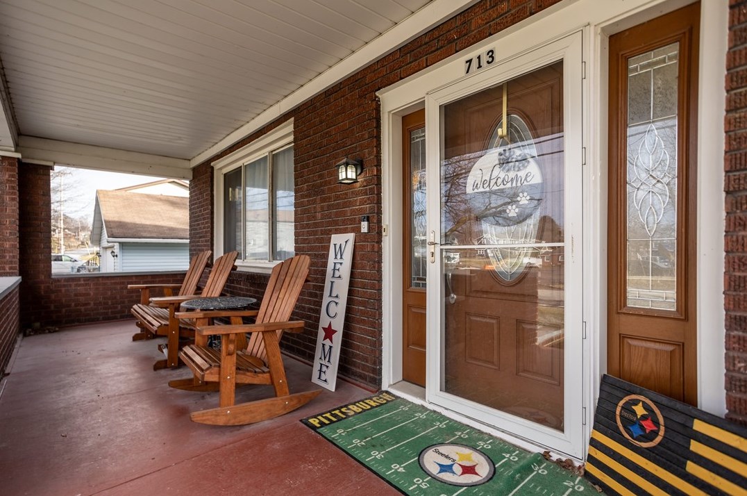 713 Old Zelienople Rd, Ellwood City PA  16117-4149 exterior