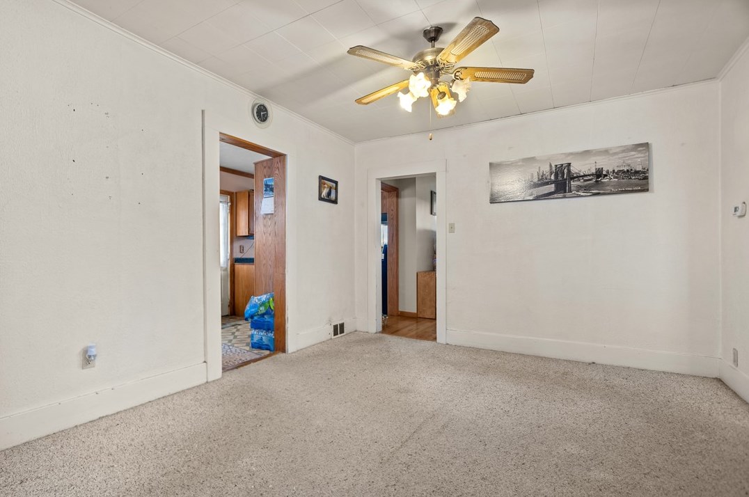 713 Old Zelienople Rd, Ellwood City PA  16117-4149 exterior