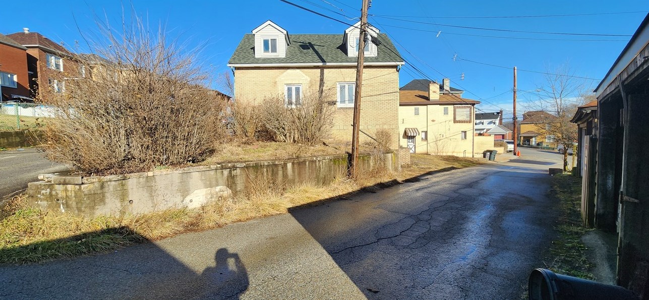 529 Collins Ave, East Pgh PA  15112-1107 exterior