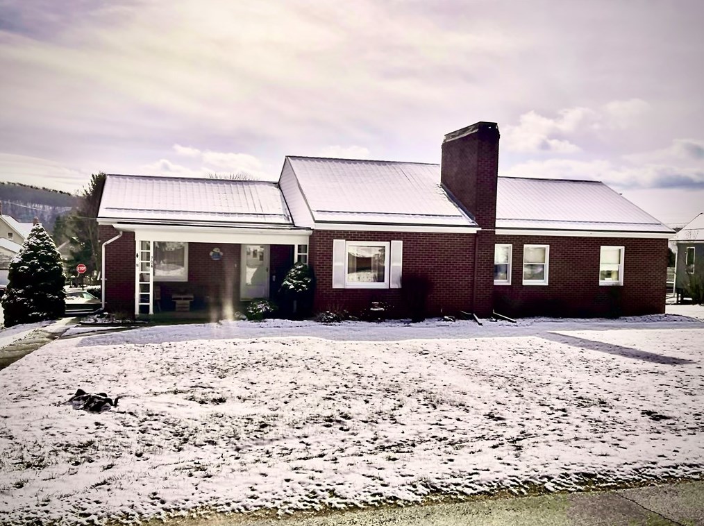704 Middle 1st St, Rural Valley, PA 16249