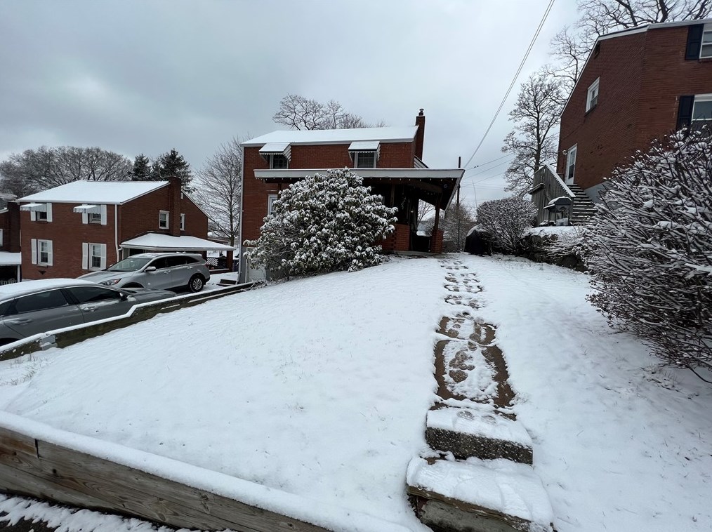709 Lynda Ln, North Versailles, PA 15137-1818
