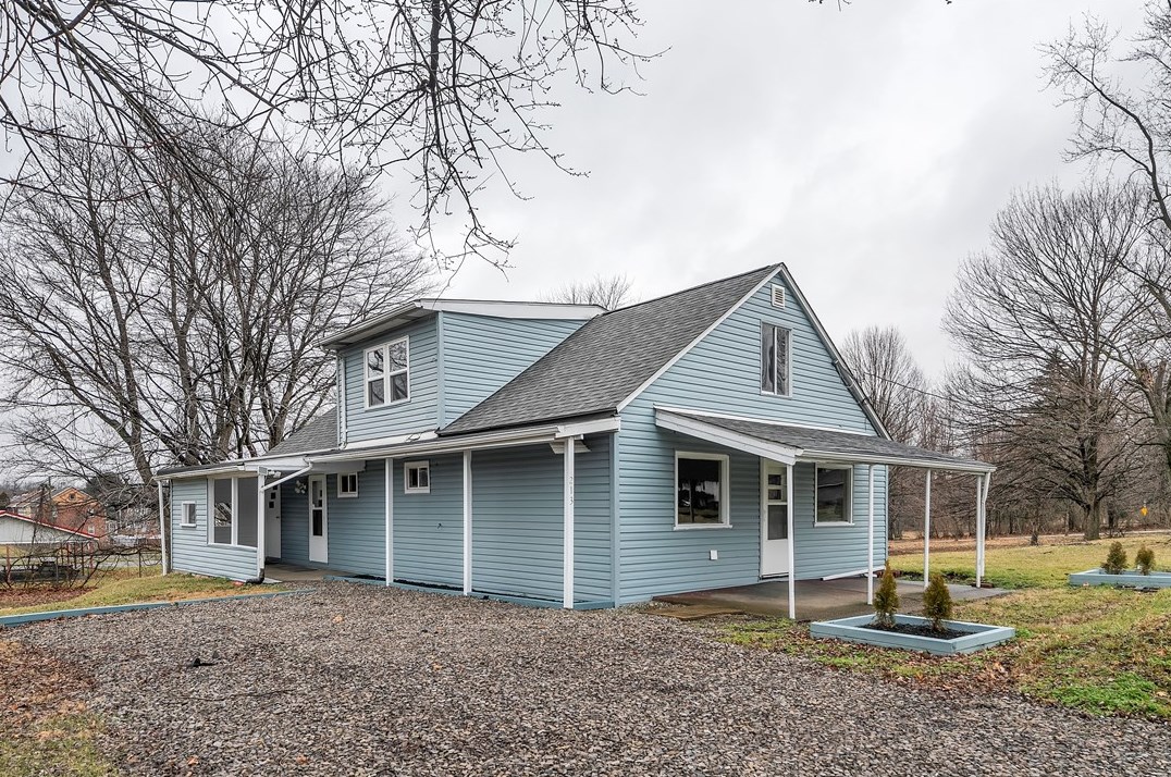 213 School St, Bradenville, PA 15620