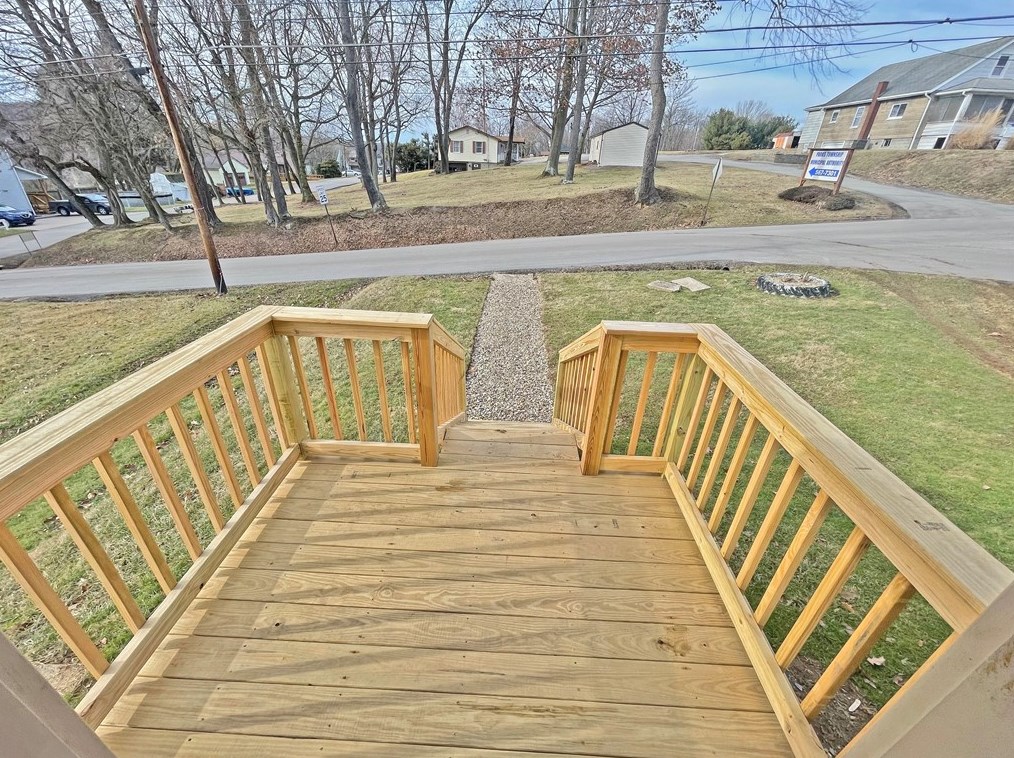 1136 Pleasantview Dr, Vandergrift, PA 15690