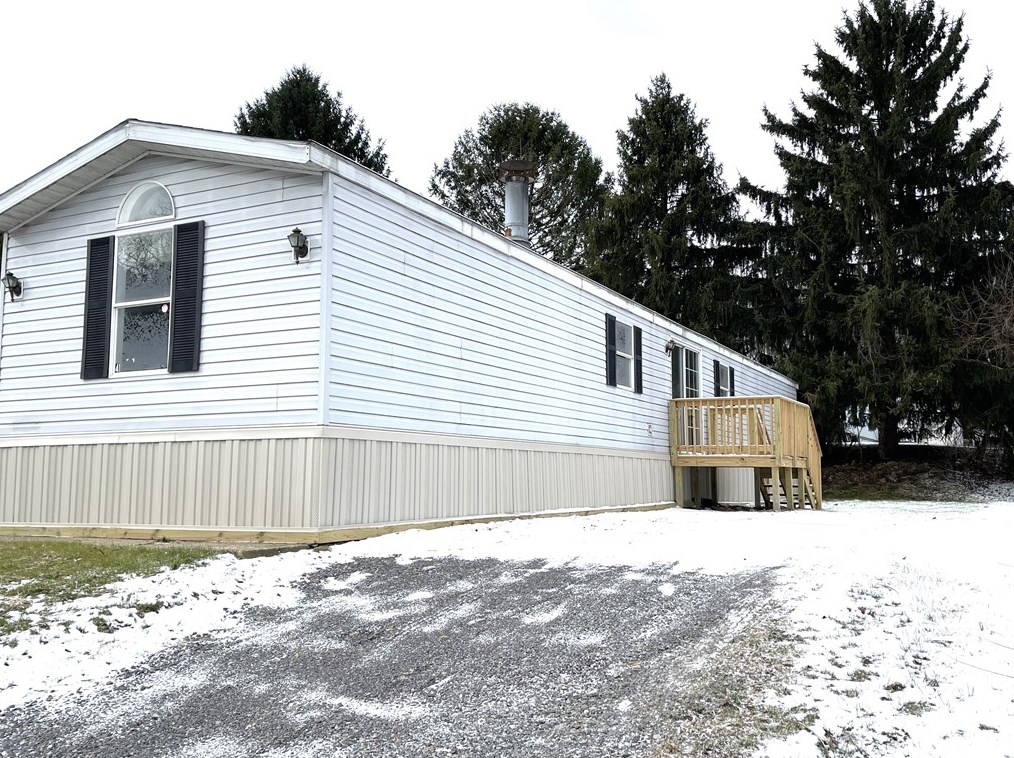 19 Holly Hill Dr, Freedom, PA 15042-2231