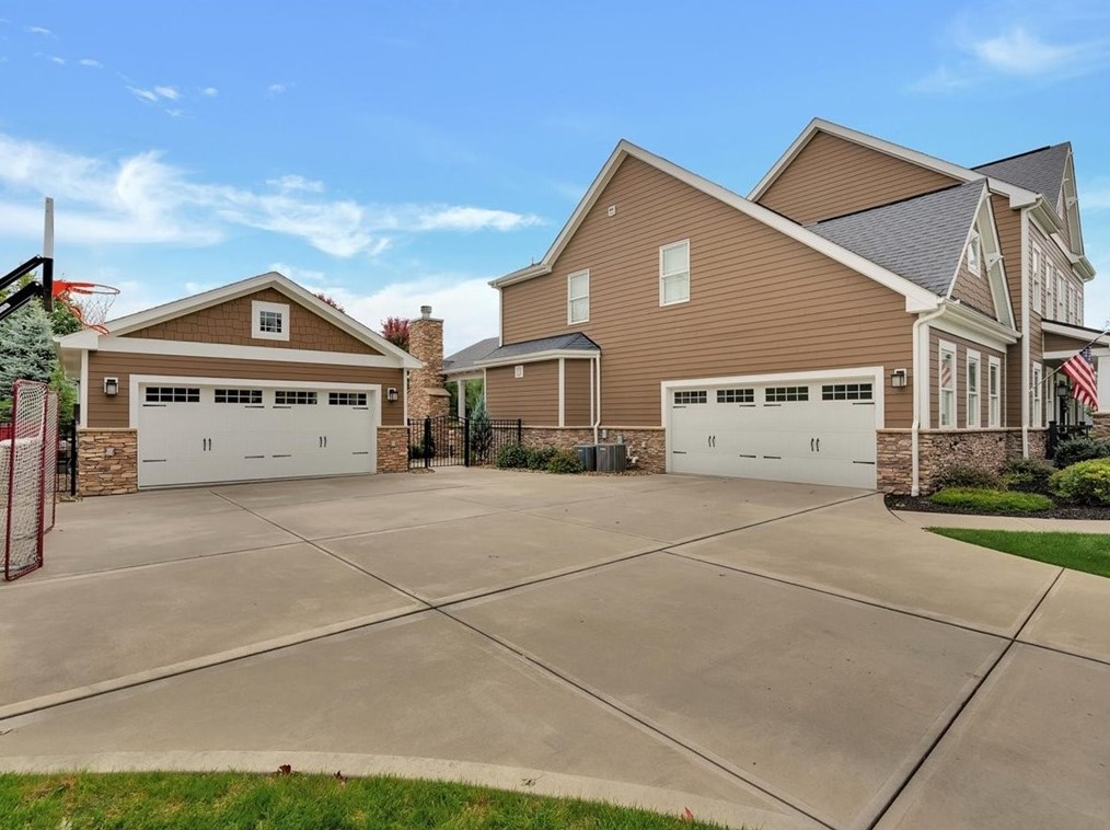 300 Pinyon Dr, Gibsonia, PA 15044