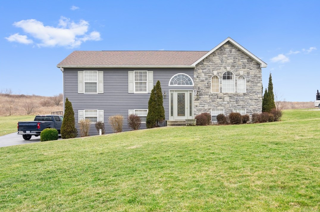 275 Burgess Field Rd, Oliphant Furnace, PA 15401-6340