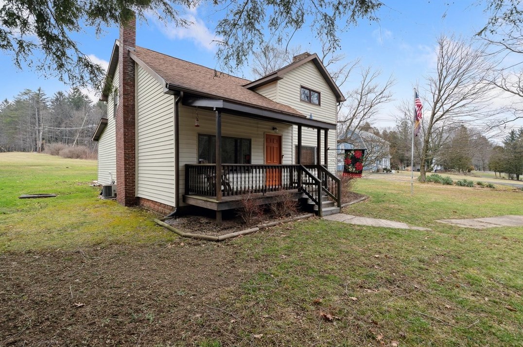 695 Pike Rd, Indiana, PA 15701-2236