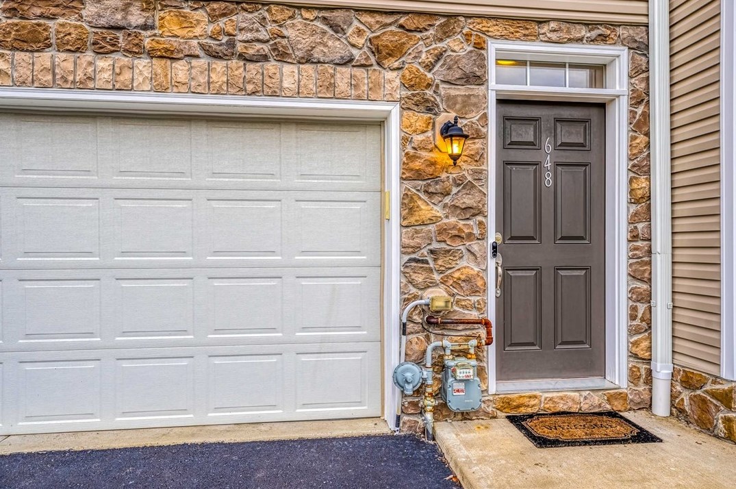 648 Freedom Dr, Collier Township, PA 15106