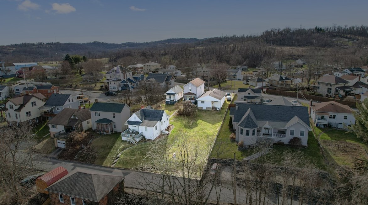 932 5th St, North Charleroi, PA 15022