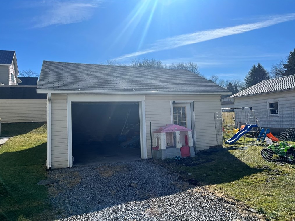 111 Petrolia St Karns City, Karns City, PA 16041