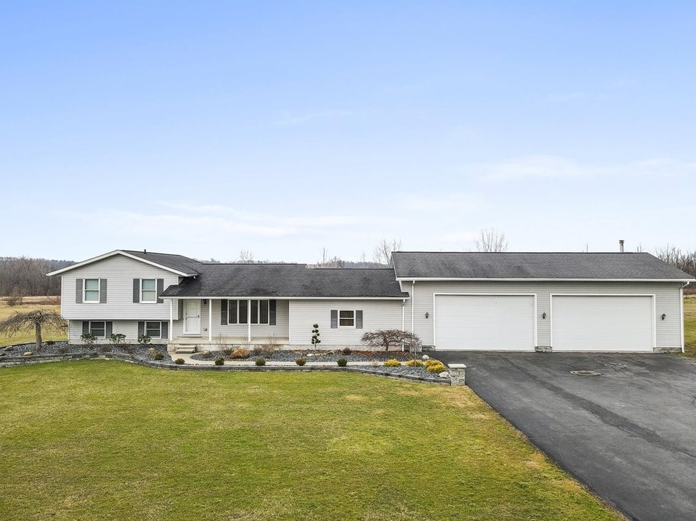 176 Hoffmaster Rd, New Castle, PA 16102