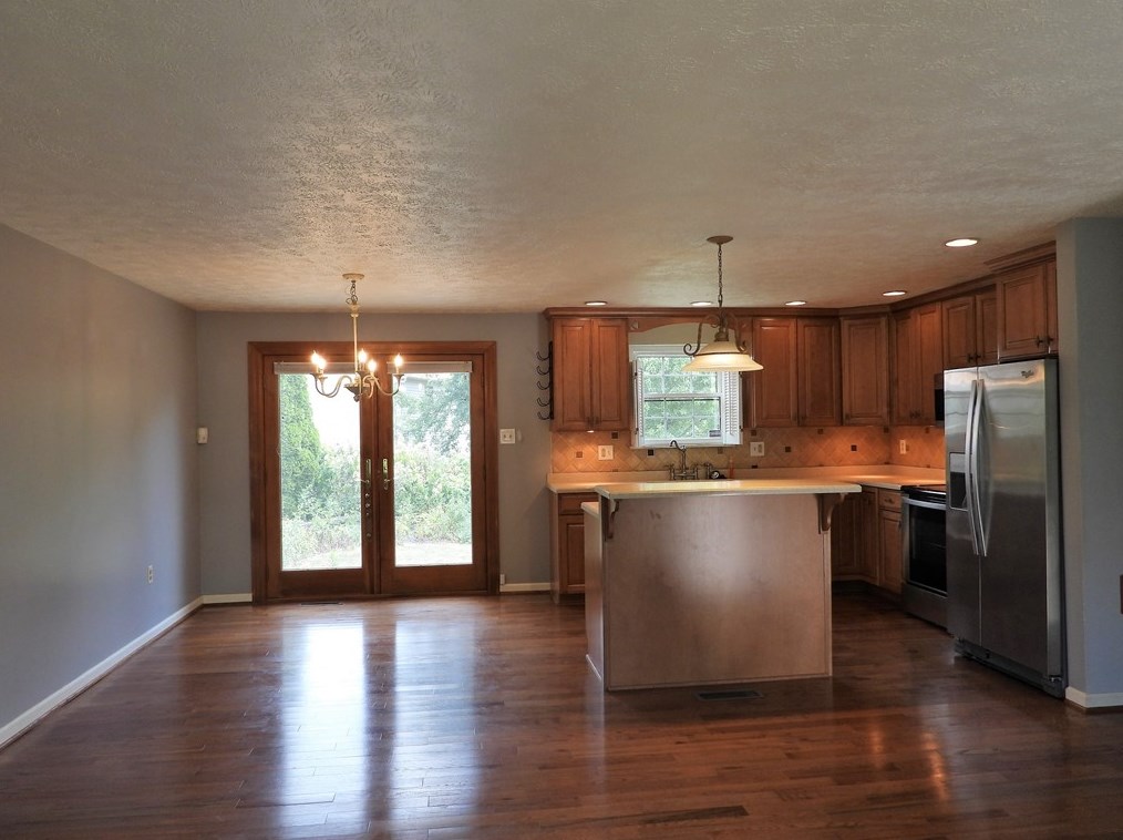 61 Forest Glen Dr, Imperial, PA 15126