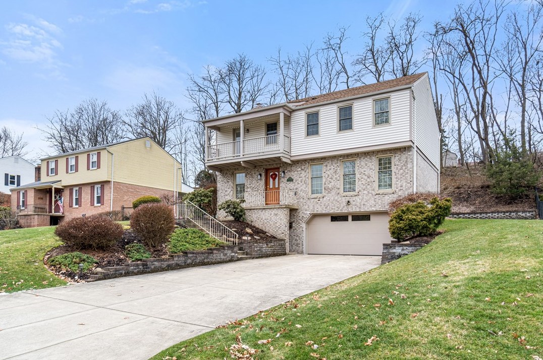 3910 Mimosa Dr, Bethel Park, PA 15102-3516