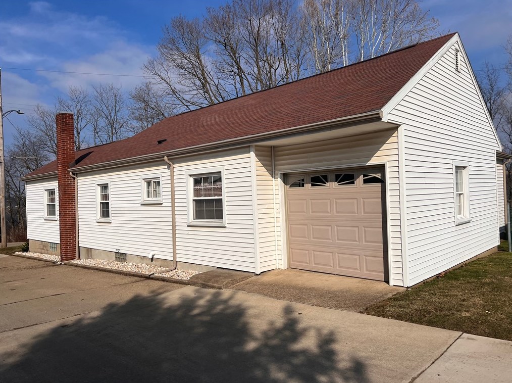 527 Sycamore St, Vandergrift, PA 15690
