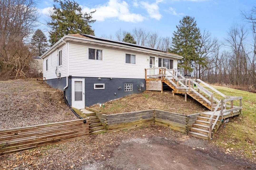 1525 Orchard St, Freedom, PA 15042-1635