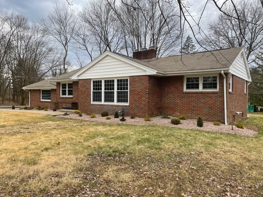 3011 Pinehurst Dr, New Castle, PA 16105