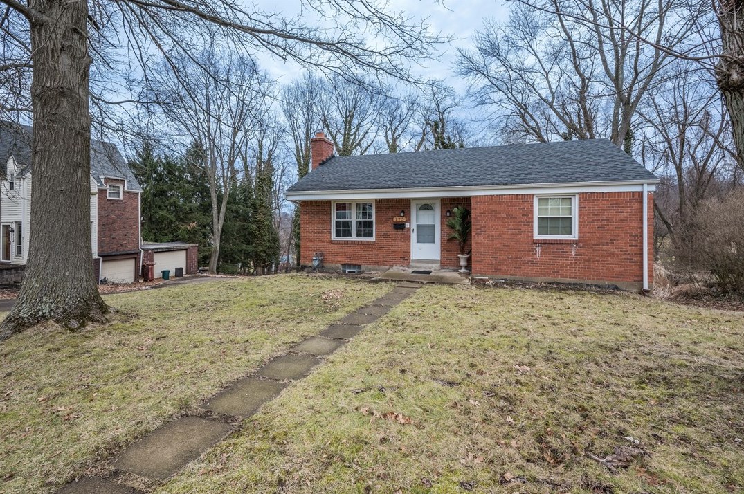 175 Meadowbrook Dr, Bethel Park, PA 15102-1744