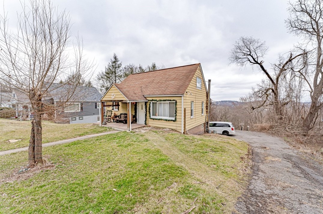 3131 Ridgeway Dr, Library, PA 15129