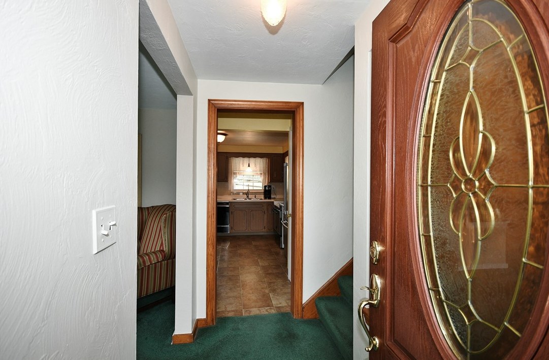 1102 Mcknight Dr, Bethel Park, PA 15102-2434