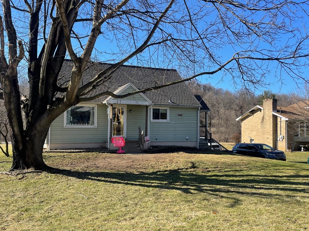 2422 Savannah Rd, New Castle, PA 16101