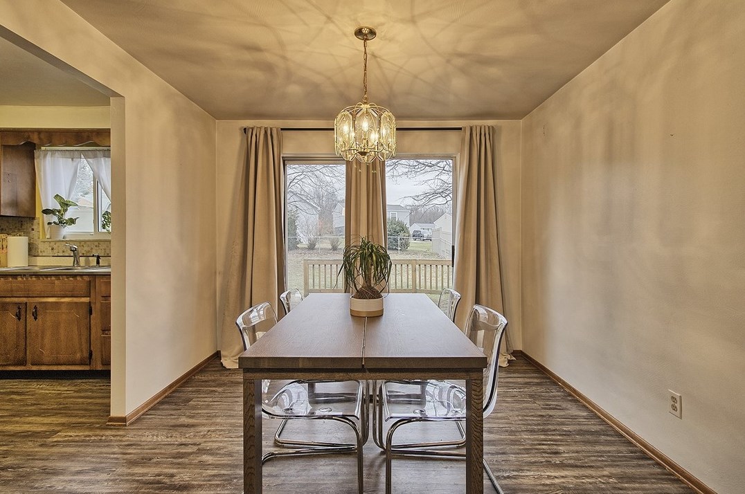 551 Newport Dr, Greensburg PA  15601-6055 exterior