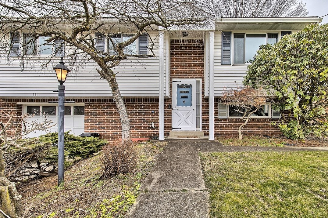 551 Newport Dr, Greensburg PA  15601-6055 exterior