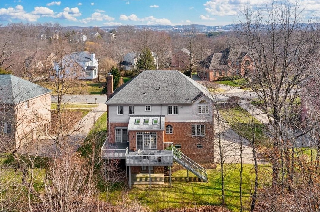 112 Sewickley Farm Cir, Seven Fields, PA 16046-7140