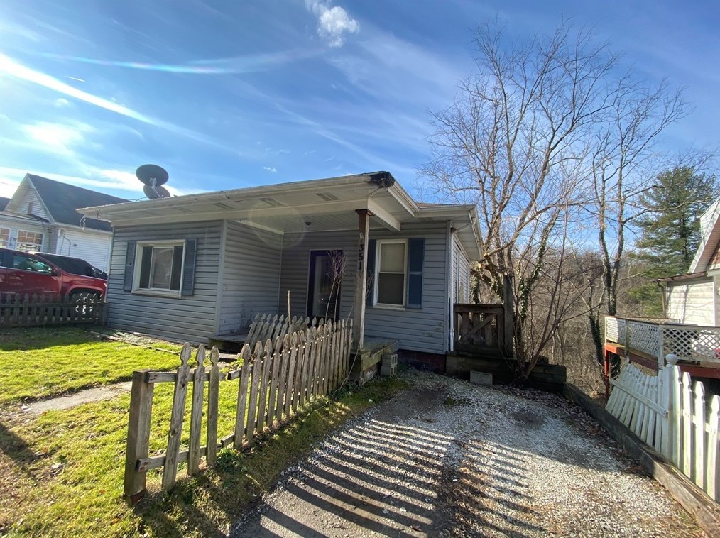 351 Brush Creek Rd, North Huntingdon, PA 15642