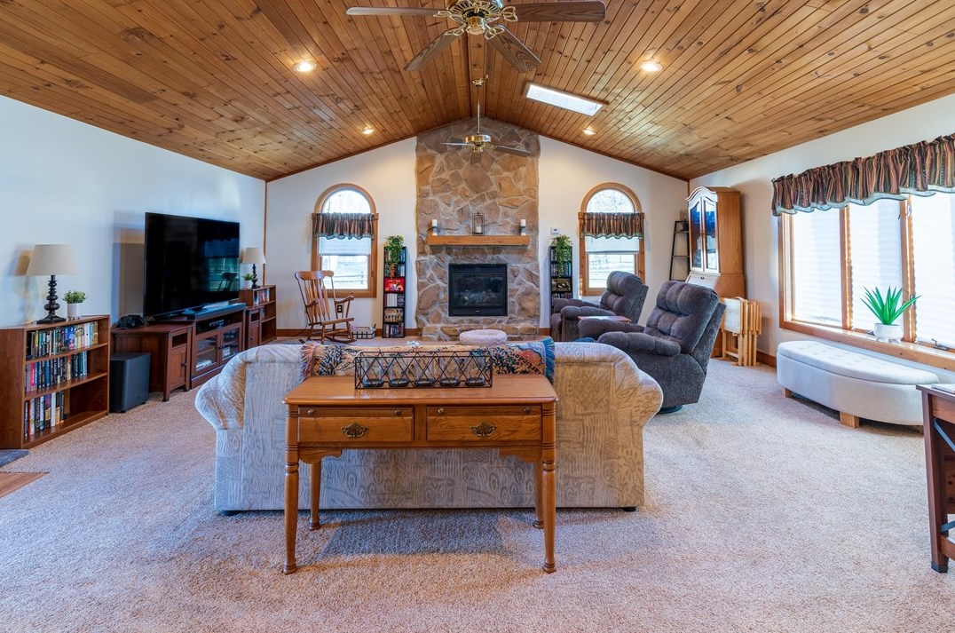 3038 Maplewood Dr, Hermitage, PA 16150