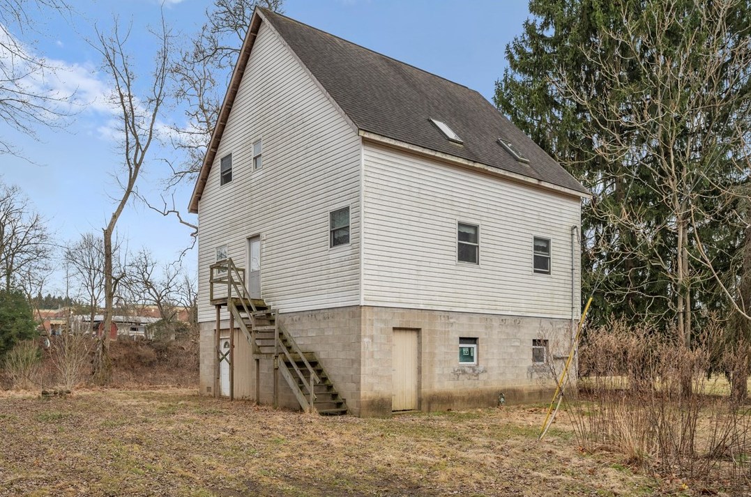 133 Mckim Way, Ellwood City, PA 16117-5605