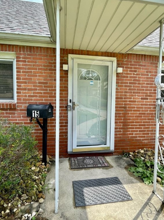 15 Barton Dr, Pittsburgh, PA 15221