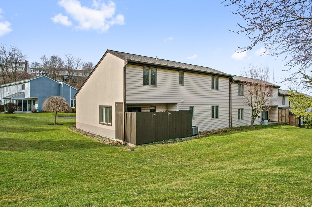 131 Queens Way, Canonsburg, PA 15317