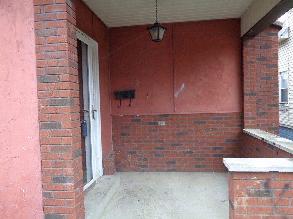 914 Ross St, Springdale, PA 15144